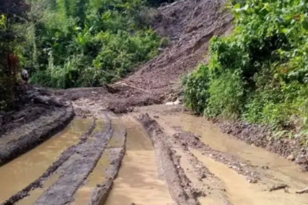 Landslides near Dikhu bridge disrupt Mokokchung-Tuensang traffic